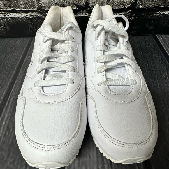 Fila Womens Classico 18 5CM00152-100 White Casual Shoes Sneakers Size 8 - Picture 3 of 11